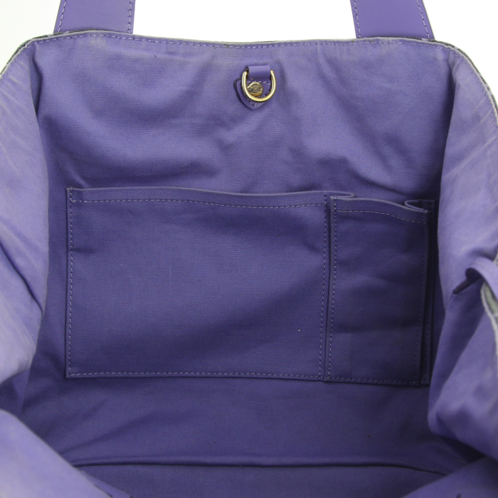Sac à main Louis Vuitton en toile monogram grise et violette et cuir violet - Detail D5
