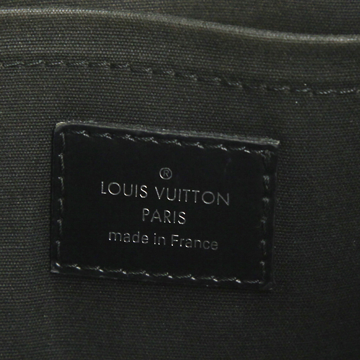 Louis Vuitton Passy small model handbag in black epi leather - Detail D3