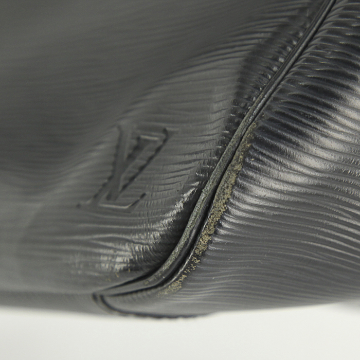 Louis Vuitton Passy small model handbag in black epi leather - Detail D5