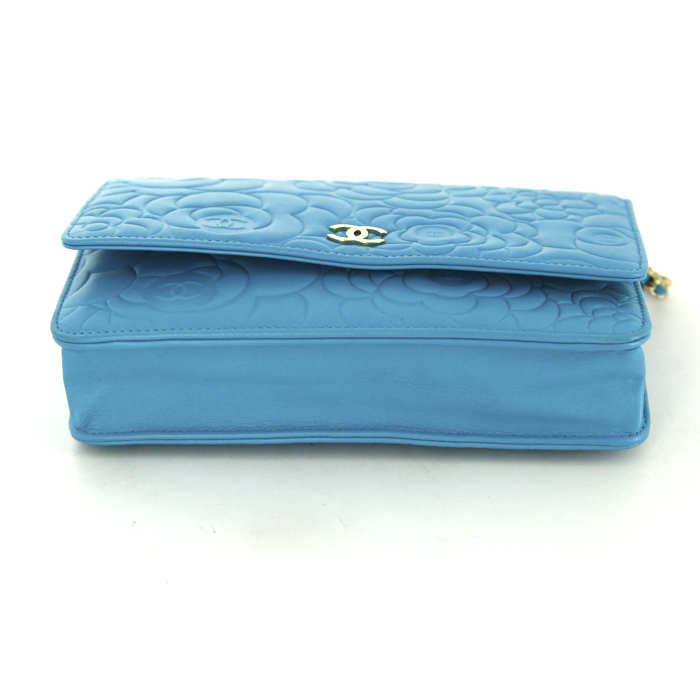 Bolso bandolera Chanel Wallet on Chain en cuero azul - Detail D2