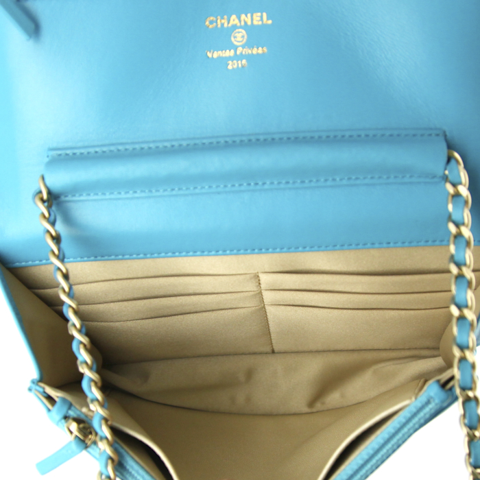 Sac bandoulière Chanel Wallet on Chain en cuir bleu - Detail D3