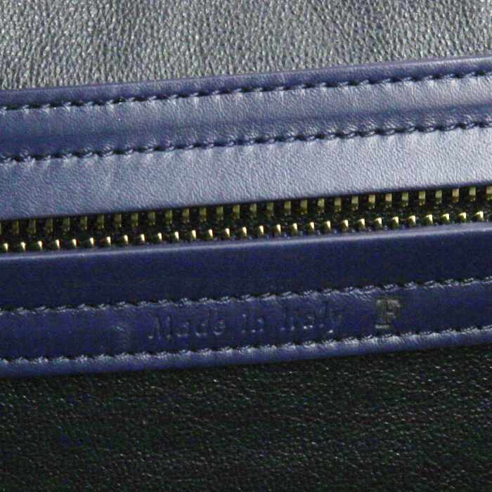 Sac à main Celine Phantom en daim bleu-foncé et cuir bleu - Detail D3