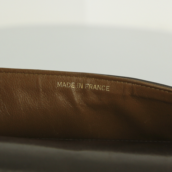 Sac à main Chanel Timeless en cuir matelassé marron - Detail D4