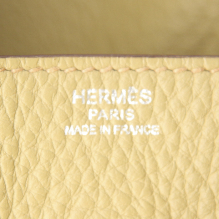 Sac à main Hermes Lindy 34 en cuir taurillon clémence beige-sable - Detail D3