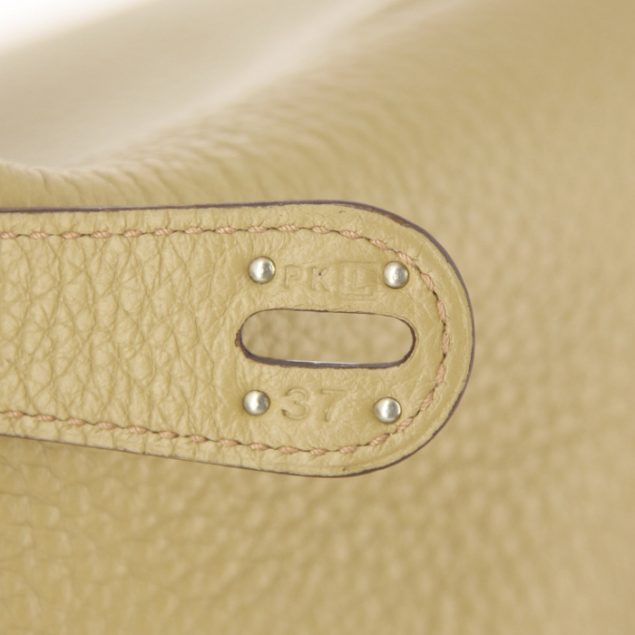 Sac à main Hermes Lindy 34 en cuir taurillon clémence beige-sable - Detail D4