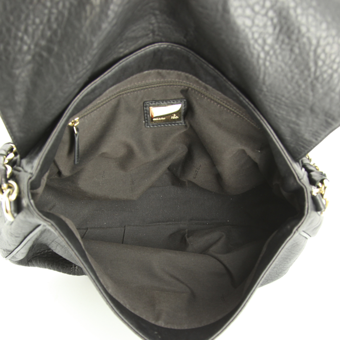 Bolso de mano Fendi Big Mama en cuero granulado negro - Detail D2