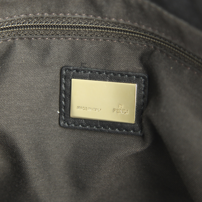 Bolso de mano Fendi Big Mama en cuero granulado negro - Detail D3
