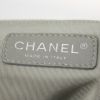 Bolso de mano Chanel modelo grande en lona denim azul - Detail D4 thumbnail
