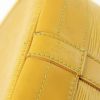 Shopping bag Louis Vuitton Grand Noé modello grande in pelle Epi gialla - Detail D3 thumbnail