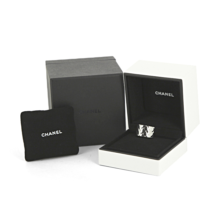 Sortija rígida Chanel Matelassé modelo grande en oro blanco - Detail D2