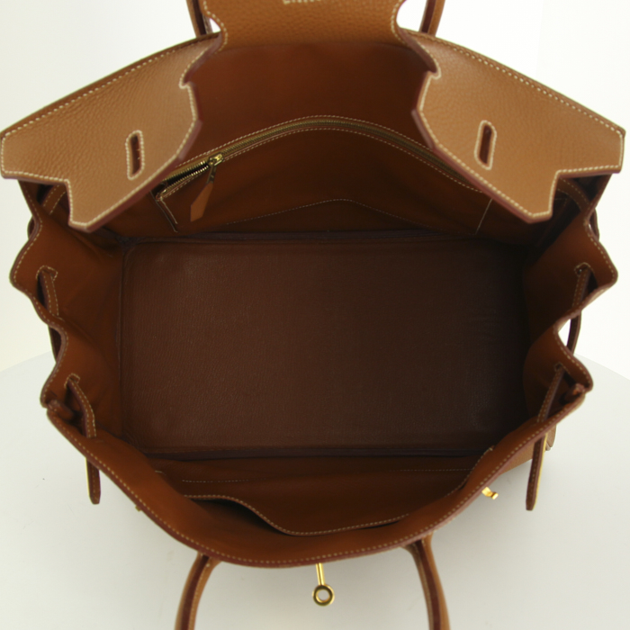 Bolso de mano Hermes Birkin 35 cm en cuero togo color oro - Detail D2