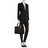Bolso de mano Dior Lady Dior modelo grande en cuero cannage negro - Detail D2 thumbnail