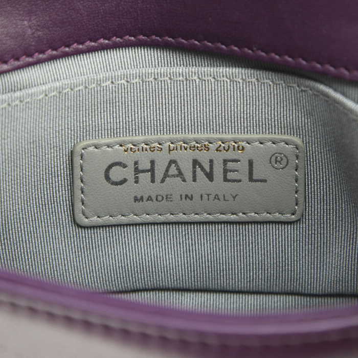 Bolso de mano Chanel Mini Boy en terciopelo acolchado violeta - Detail D5