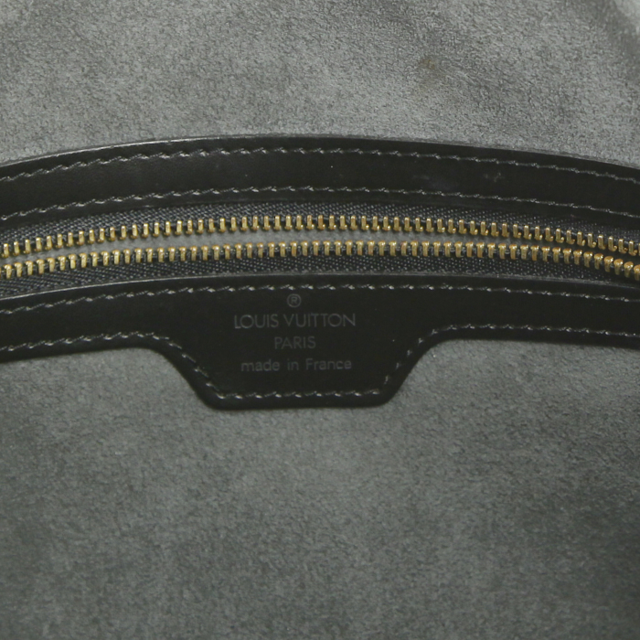 Louis Vuitton Lussac handbag in black epi leather - Detail D4