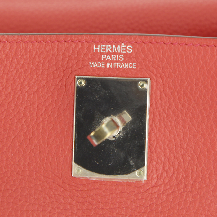 Hermes Kelly Shoulder handbag in pink togo leather - Detail D3