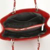 Shopping bag Chanel Grand Shopping in pelle martellata rossa - Detail D2 thumbnail