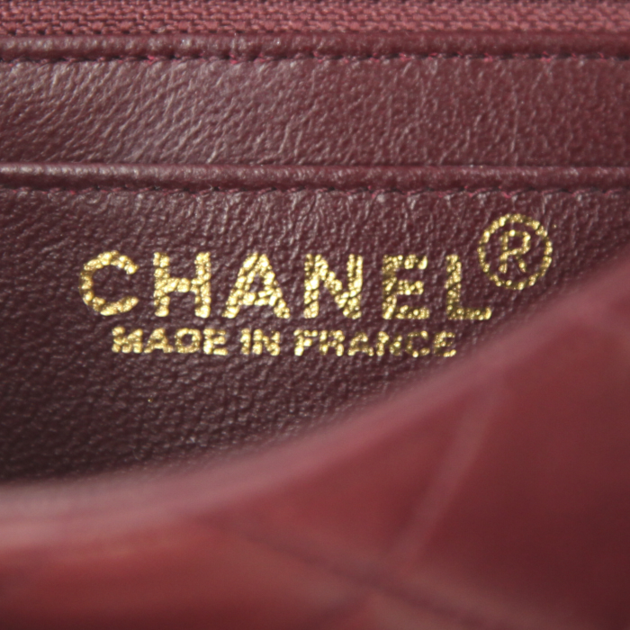Chanel Mini Timeless shoulder bag in burgundy quilted leather - Detail D3