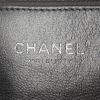 Bolso de mano Chanel Timeless en cuero granulado acolchado marrón - Detail D3 thumbnail