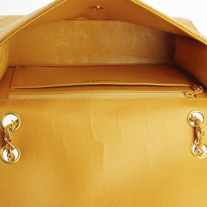 Bolso de mano Chanel Timeless en cuero granulado acolchado naranja Potiron - Detail D3