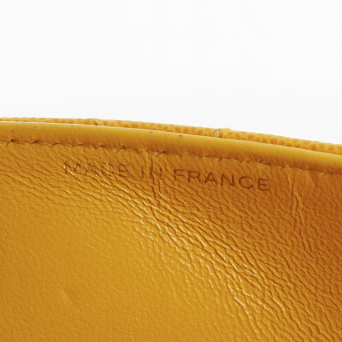 Bolso de mano Chanel Timeless en cuero granulado acolchado naranja Potiron - Detail D4