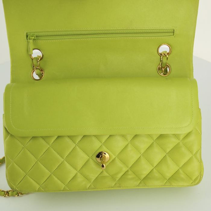Chanel Timeless handbag in yellow Lime quilted leather - Detail D5