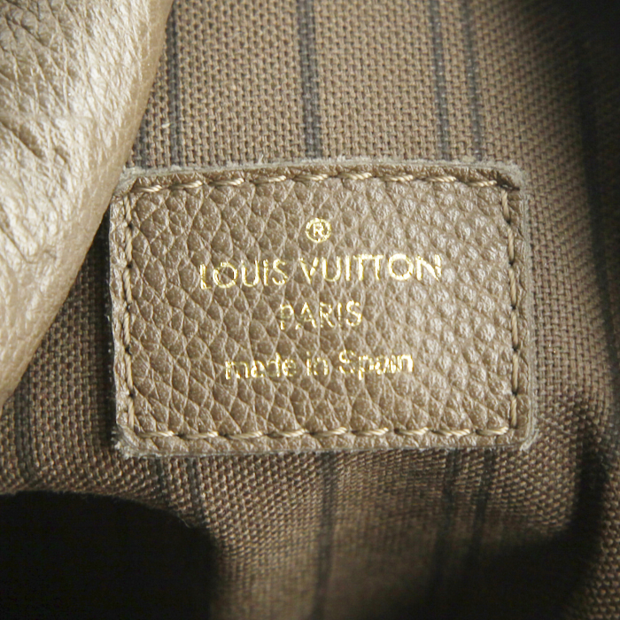 Louis Vuitton Artsy medium model handbag in taupe empreinte monogram leather - Detail D3