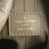 Bolso de mano Louis Vuitton Artsy modelo mediano en cuero monogram huella color topo - Detail D3 thumbnail