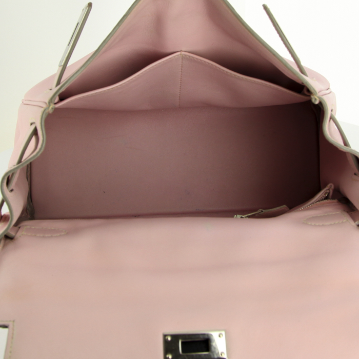 Sac à main Hermes Kelly 28 cm en cuir Swift rose-pale - Detail D3