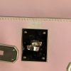 Bolso de mano Hermes Kelly 28 cm en cuero swift rosa pálido - Detail D4 thumbnail