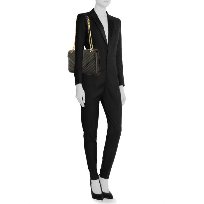 Bolso para llevar al hombro Saint Laurent College en cuero acolchado con motivos de espigas negro - Detail D2