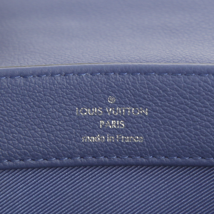 Borsa a tracolla Louis Vuitton Lockme II BB in pelle blu - Detail D4