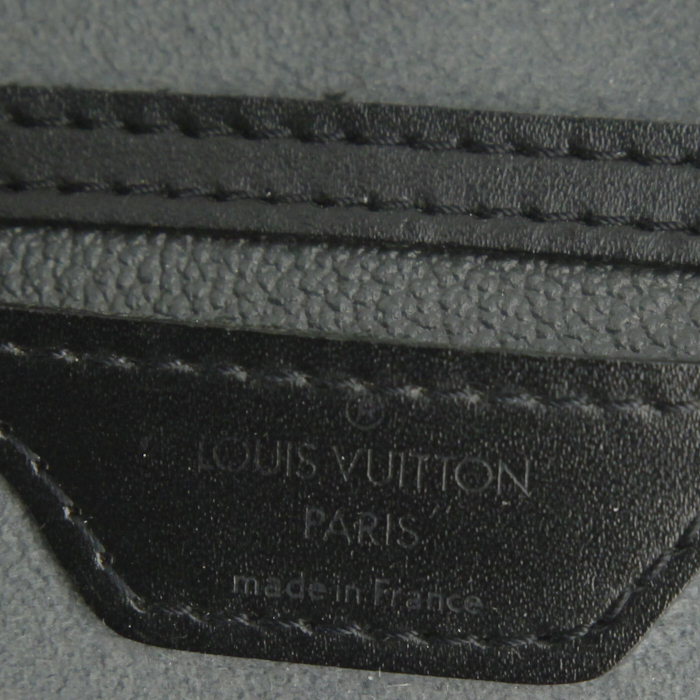Sac à dos Louis Vuitton Mabillon en cuir épi noir - Detail D3