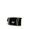 Borsa a tracolla Chanel Baguette in tela trapuntata nera e bianca - 00pp thumbnail