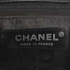 Sac à main Chanel Timeless en cuir vernis matelassé noir - Detail D4 thumbnail