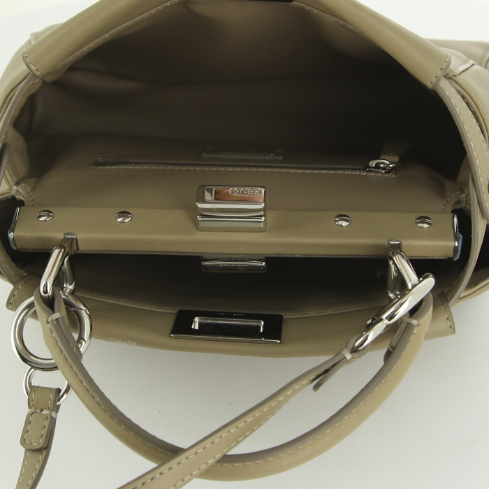 Fendi Mini Peekaboo shoulder bag in tourterelle grey leather - Detail D4
