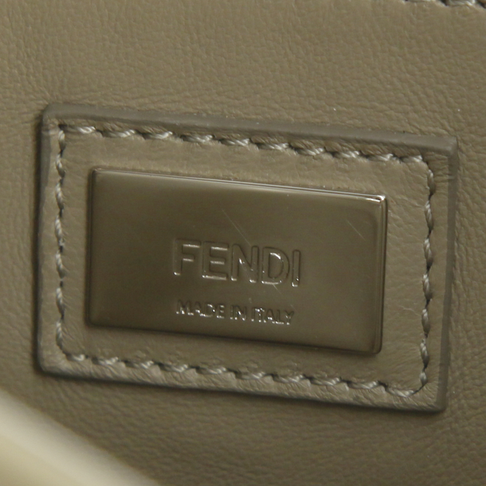 Fendi Mini Peekaboo shoulder bag in tourterelle grey leather - Detail D5