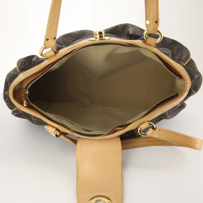 Bolso de mano Louis Vuitton Boétie modelo mediano en lona Monogram y cuero natural - Detail D2