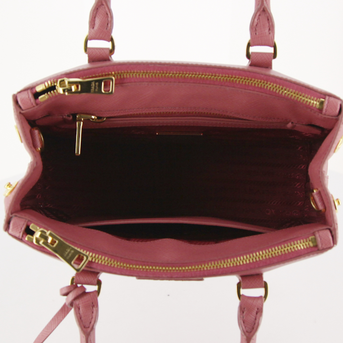 Bolso bandolera Prada en cuero rosa - Detail D3