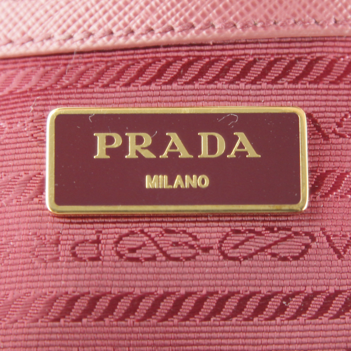 Prada shoulder bag in pink leather - Detail D4