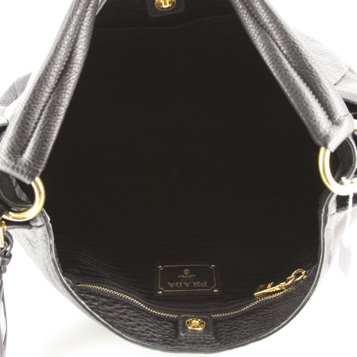 Sac à main Prada en cuir grainé noir - Detail D2