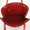 Bolso de mano Louis Vuitton Lussac en cuero Epi rojo - Detail D2 thumbnail