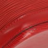 Sac à main Louis Vuitton Lussac en cuir épi rouge - Detail D4 thumbnail