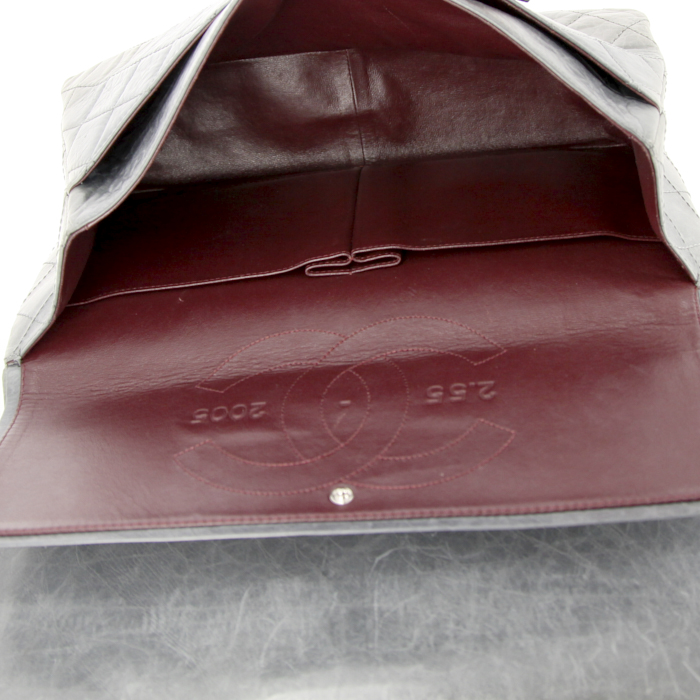 Bolso bandolera Chanel 2.55 en cuero acolchado gris - Detail D3