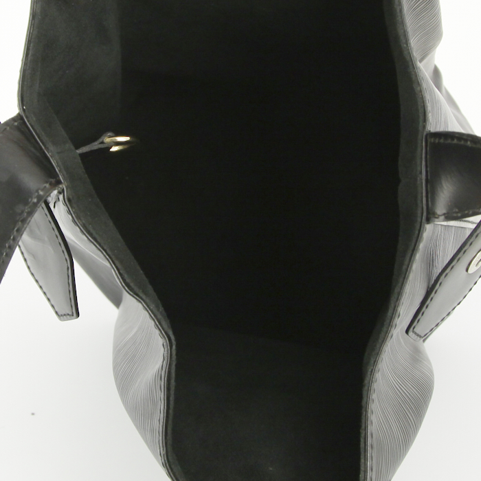 Sac à main Louis Vuitton en cuir épi noir - Detail D2