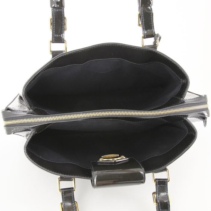 Louis Vuitton handbag in dark blue monogram patent leather - Detail D2