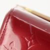 Bolso de mano Louis Vuitton Roxbury en charol Monogram rojo y cuero natural - Detail D5 thumbnail