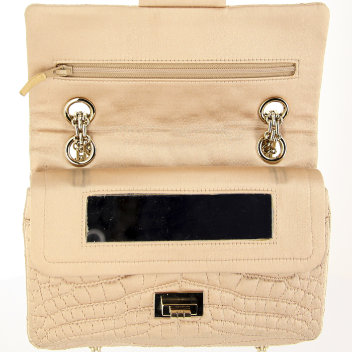 Chanel Mini 2.55 shoulder bag in rosy beige satin - Detail D5