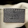 Gucci shoulder bag in black grained leather - Detail D3 thumbnail