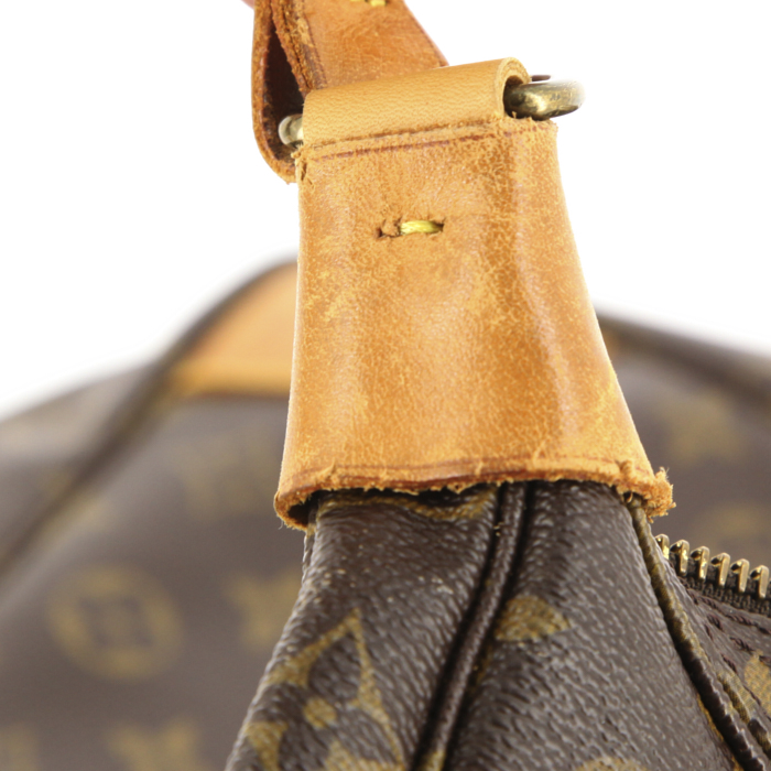 Bolso de mano Louis Vuitton Boulogne en lona Monogram revestida y cuero natural - Detail D5