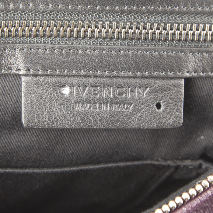 Givenchy Pandora shoulder bag in purple Raisin grained leather - Detail D3